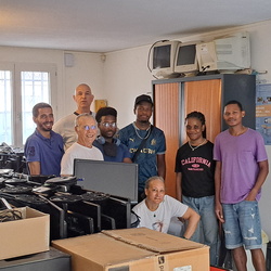Operation_Solidaire_Un_ordinateur_pour_Mayotte_Rangement_Poesie_20250706